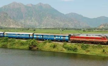 ഓണത്തിന് കേരളത്തിലേക്ക് നൂറ് ട്രെയിനുകള് അധികമായി സര്വീസ് നടത്തുമെന്ന് റെയില്വേ മന്ത്രി അശ്വിനി വൈഷ്ണവ്