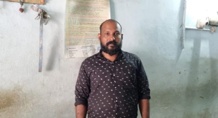 ഭാര്യയെ ചുറ്റികകൊണ്ട് തലക്ക് അടിച്ചു ; ഭർത്താവ് കോന്നി പോലീസിന്റെ പിടിയില് ഭാര്യയെ ചുറ്റികകൊണ്ട് തലക്ക് അടിച്ചു ; ഭർത്താവ് കോന്നി പോലീസിന്റെ പിടിയില്