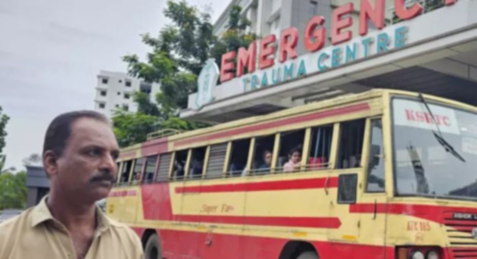 യാത്രാമധ്യേ അപസ്മാരം ; യാത്രക്കാരിയെ കെ.എസ്.ആർ.ടി.സി ജീവനക്കാർ തിരുവല്ലയിലെ സ്വകാര്യ ആശുപത്രിയിൽ എത്തിച്ചു യാത്രാമധ്യേ അപസ്മാരം ; യാത്രക്കാരിയെ കെ.എസ്.ആർ.ടി.സി ജീവനക്കാർ തിരുവല്ലയിലെ സ്വകാര്യ ആശുപത്രിയിൽ എത്തിച്ചു