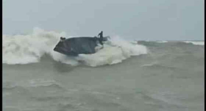 കോട്ടയം വൈക്കം മുറിഞ്ഞപുഴയില് വള്ളം മറിഞ്ഞ് അപകടം കോട്ടയം വൈക്കം മുറിഞ്ഞപുഴയില് വള്ളം മറിഞ്ഞ് അപകടം