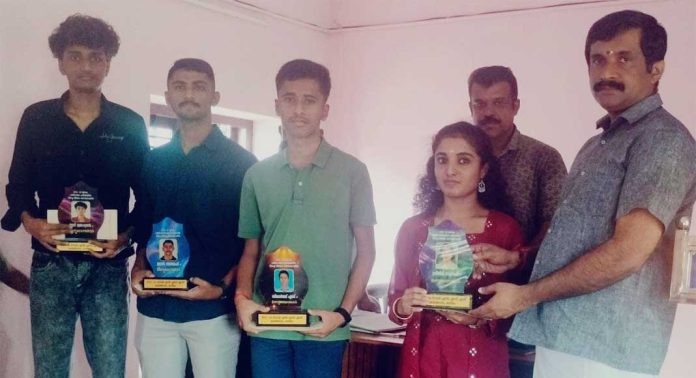 അനുമോദന യോഗവും പഠന ഉപകരണങ്ങളുടെ വിതരണവും നടന്നു അനുമോദന യോഗവും പഠന ഉപകരണങ്ങളുടെ വിതരണവും നടന്നു