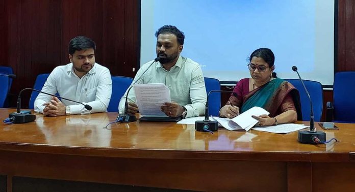 ആറന്മുള വള്ളസദ്യ : അടിസ്ഥാന സൗകര്യങ്ങള് ഉറപ്പാക്കുമെന്ന് ജില്ലാ കളക്ടര് ആറന്മുള വള്ളസദ്യ : അടിസ്ഥാന സൗകര്യങ്ങള് ഉറപ്പാക്കുമെന്ന് ജില്ലാ കളക്ടര്
