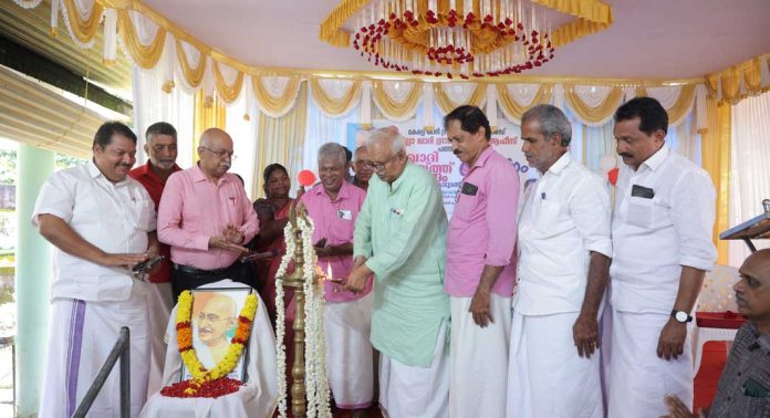 കുപ്പടം ഖാദി നെയ്ത്ത് കേന്ദ്രം ഉദ്ഘാടനം ചെയ്തു കുപ്പടം ഖാദി നെയ്ത്ത് കേന്ദ്രം ഉദ്ഘാടനം ചെയ്തു