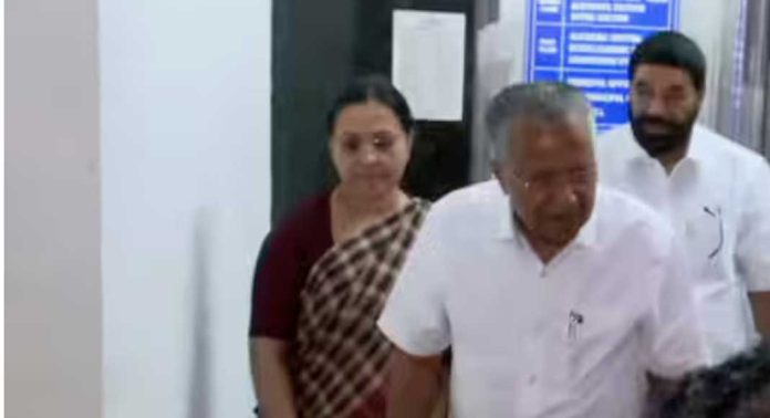 കോട്ടയം മെഡിക്കല് കോളജിലെത്തി മുഖ്യമന്ത്രി പിണറായി വിജയന് കോട്ടയം മെഡിക്കല് കോളജിലെത്തി മുഖ്യമന്ത്രി പിണറായി വിജയന്