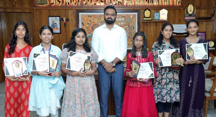 വായന പക്ഷാചരണം : ആസ്വാദനക്കുറിപ്പ് വിജയികള്ക്ക് സമ്മാനം വിതരണം ചെയ്തു വായന പക്ഷാചരണം : ആസ്വാദനക്കുറിപ്പ് വിജയികള്ക്ക് സമ്മാനം വിതരണം ചെയ്തു