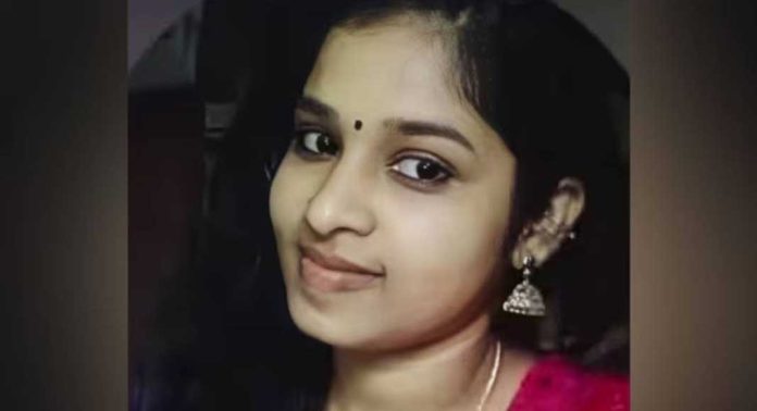 മാറാട് സ്വദേശിനിയായ യുവതിയുടെ ആത്മഹത്യയില് ഭര്ത്താവിനെതിരെ ആരോപണവുമായി ഷിംനയുടെ കുടുംബം മാറാട് സ്വദേശിനിയായ യുവതിയുടെ ആത്മഹത്യയില് ഭര്ത്താവിനെതിരെ ആരോപണവുമായി ഷിംനയുടെ കുടുംബം