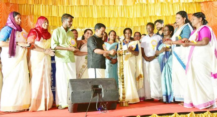 കോട്ടാങ്ങല് ഗ്രാമപഞ്ചായത്ത് കുടുംബശ്രീ സിഡിഎസ് വാര്ഷികം അഡ്വ. പ്രമോദ് നാരായണ് എംഎല്എ ഉദ്ഘാടനം ചെയ്തു കോട്ടാങ്ങല് ഗ്രാമപഞ്ചായത്ത് കുടുംബശ്രീ സിഡിഎസ് വാര്ഷികം അഡ്വ. പ്രമോദ് നാരായണ് എംഎല്എ ഉദ്ഘാടനം ചെയ്തു