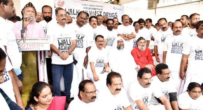 പത്തനംതിട്ട ജില്ലാ ആസ്ഥാനത്തിന് പുതിയ അനുഭവം ; രമേശ് ചെന്നിത്തലയുടെ വാക്കത്തോൺ പത്തനംതിട്ട ജില്ലാ ആസ്ഥാനത്തിന് പുതിയ അനുഭവം ; രമേശ് ചെന്നിത്തലയുടെ വാക്കത്തോൺ
