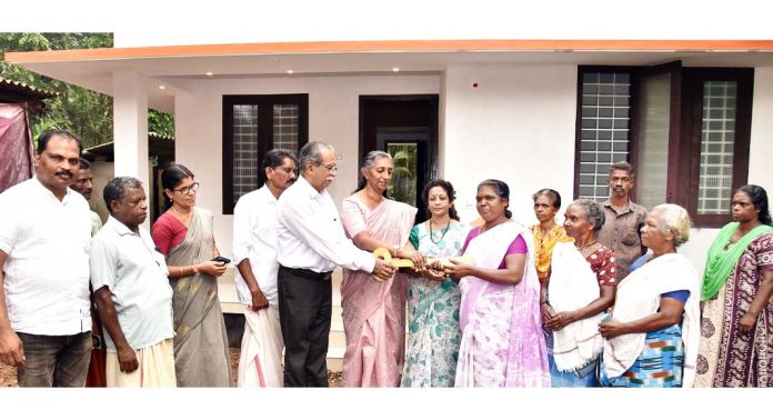 ഡോ. എം. എസ്. സുനിലിന്റെ 357 -മത് സ്നേഹഭവനം വിധവയായ രാധാമണിക്കും കുടുംബത്തിനും ഡോ. എം. എസ്. സുനിലിന്റെ 357 -മത് സ്നേഹഭവനം വിധവയായ രാധാമണിക്കും കുടുംബത്തിനും