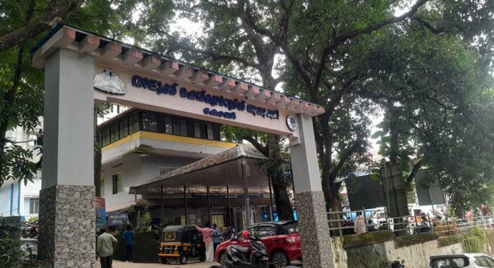 കോന്നി താലൂക്ക് ആശുപത്രിക്ക് വേണം സ്വന്തമായി ഒരു ആംബുലൻസ് കോന്നി താലൂക്ക് ആശുപത്രിക്ക് വേണം സ്വന്തമായി ഒരു ആംബുലൻസ്