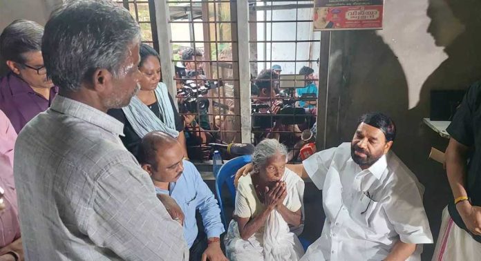 മെഡിക്കല് കോളജ് അപകടത്തില് മരിച്ച തലയോലപ്പറമ്പ് സ്വദേശി ബിന്ദുവിന്റെ വീട്ടിലെത്തി മന്ത്രി വി എന് വാസവന് മെഡിക്കല് കോളജ് അപകടത്തില് മരിച്ച തലയോലപ്പറമ്പ് സ്വദേശി ബിന്ദുവിന്റെ വീട്ടിലെത്തി മന്ത്രി വി എന് വാസവന്