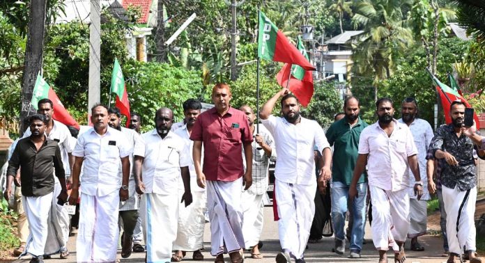 മന്ത്രി വീണാ ജോര്ജ്ജിന്റെ വസതിയിലേക്ക് എസ്ഡിപിഐ മാര്ച്ച് നടത്തി മന്ത്രി വീണാ ജോര്ജ്ജിന്റെ വസതിയിലേക്ക് എസ്ഡിപിഐ മാര്ച്ച് നടത്തി