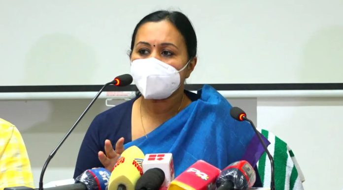 ഫോൺ വിളിച്ചതല്ലാതെ പിന്നീട് ഒരു അന്വേഷണവും ഉണ്ടായില്ല ; ആരോഗ്യമന്ത്രിക്കെതിരെ വയനാട്ടിൽ ചികിത്സാ പിഴവിന് ഇരയായ യുവതി ഫോൺ വിളിച്ചതല്ലാതെ പിന്നീട് ഒരു അന്വേഷണവും ഉണ്ടായില്ല ; ആരോഗ്യമന്ത്രിക്കെതിരെ വയനാട്ടിൽ ചികിത്സാ പിഴവിന് ഇരയായ യുവതി