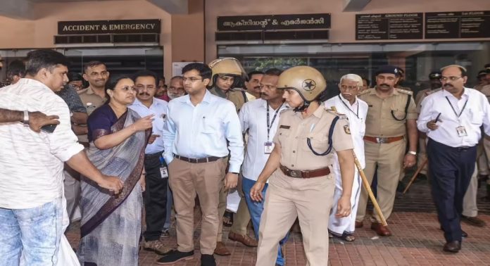 ആരോഗ്യമന്ത്രിക്ക് സുരക്ഷ വർധിപ്പിച്ച് പോലീസ് ആരോഗ്യമന്ത്രിക്ക് സുരക്ഷ വർധിപ്പിച്ച് പോലീസ്