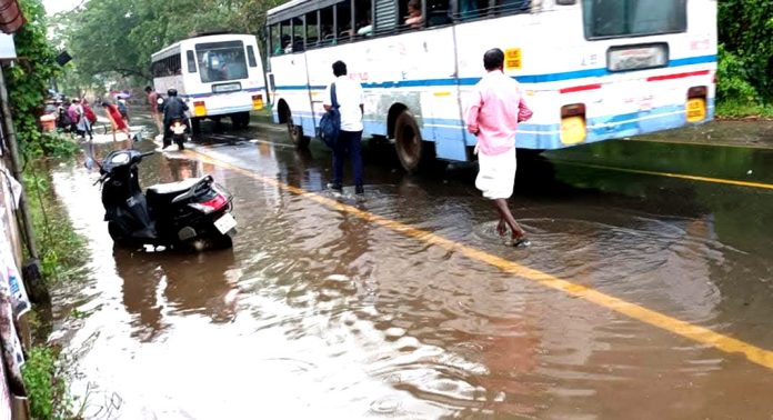 അമ്പലപ്പുഴ പൊടിയാടി റോഡിലെ വെള്ളക്കെട്ടിന് പരിഹാരമില്ല – എടത്വ വികസന സമിതിയുടെ പ്രതിഷേധ സമരം 12ന് അമ്പലപ്പുഴ പൊടിയാടി റോഡിലെ വെള്ളക്കെട്ടിന് പരിഹാരമില്ല – എടത്വ വികസന സമിതിയുടെ പ്രതിഷേധ സമരം 12ന്