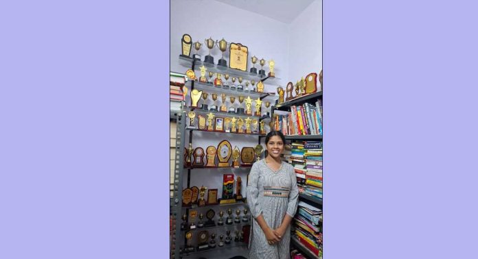 അക്ഷരങ്ങളുടെ കൂട്ടുകാരി ആല്യ ദീപുവിന് ഇരട്ടി മധുരം അക്ഷരങ്ങളുടെ കൂട്ടുകാരി ആല്യ ദീപുവിന് ഇരട്ടി മധുരം