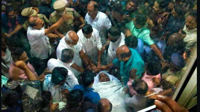 നിലക്കാത്ത ജനസാഗരം ; വിഎസിന്റെ സംസ്കാര സമയക്രമത്തിൽ മാറ്റം വരുത്തേണ്ടി വരുമെന്ന് എം.വി.ഗോവിന്ദൻ നിലക്കാത്ത ജനസാഗരം ; വിഎസിന്റെ സംസ്കാര സമയക്രമത്തിൽ മാറ്റം വരുത്തേണ്ടി വരുമെന്ന് എം.വി.ഗോവിന്ദൻ