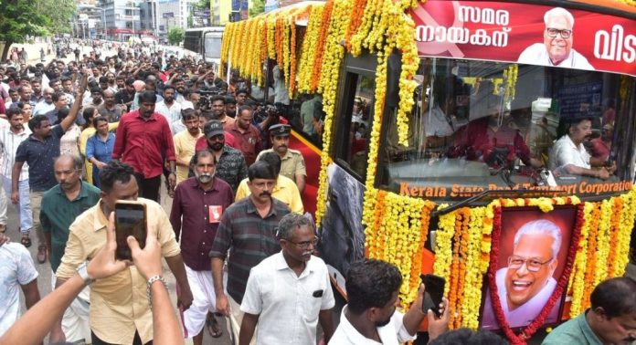 കേരളത്തിന്റെ സമരനായകനെ ഏറ്റുവാങ്ങി ജന്മനാട് കേരളത്തിന്റെ സമരനായകനെ ഏറ്റുവാങ്ങി ജന്മനാട്