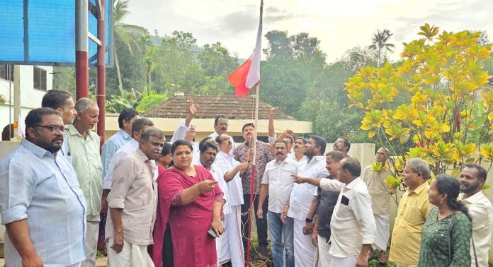 കേരള കോൺഗ്രസ് (എം) നടത്തപ്പെടുന്ന ദ്വിദിന പഠന ക്യാമ്പിന് റാന്നി വെച്ചൂച്ചിറയിൽ പതാക ഉയർത്തി തുടക്കം കുറിച്ചു കേരള കോൺഗ്രസ് (എം) നടത്തപ്പെടുന്ന ദ്വിദിന പഠന ക്യാമ്പിന് റാന്നി വെച്ചൂച്ചിറയിൽ പതാക ഉയർത്തി തുടക്കം കുറിച്ചു