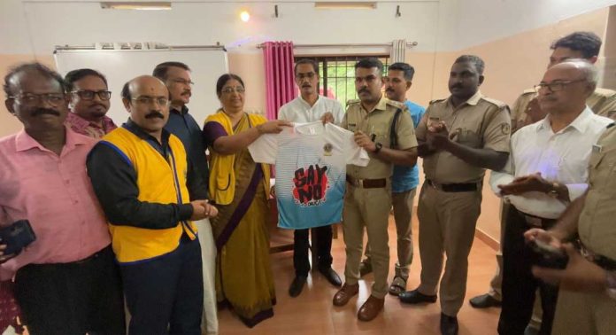 പന്തളം പോലീസും ജനമൈത്രി സമിതിയും സംയുക്തമായി സംഘടിപ്പിക്കുന്ന സൗഹൃദ ക്രിക്കറ്റ് മാച്ച് നാളെ നടക്കും പന്തളം പോലീസും ജനമൈത്രി സമിതിയും സംയുക്തമായി സംഘടിപ്പിക്കുന്ന സൗഹൃദ ക്രിക്കറ്റ് മാച്ച് നാളെ നടക്കും