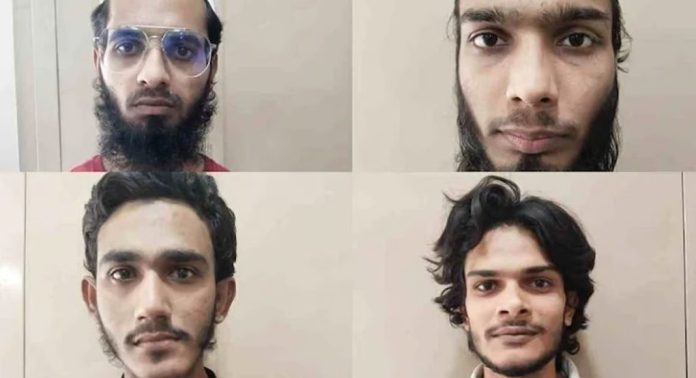 ഗുജറാത്തില് അല് ഖ്വയ്ദയുമായി ബന്ധമുള്ള നാലുപേര് പിടിയില് ഗുജറാത്തില് അല് ഖ്വയ്ദയുമായി ബന്ധമുള്ള നാലുപേര് പിടിയില്