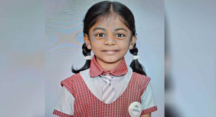 പിതാവിനൊപ്പം സ്കൂട്ടറിൽ പോകുന്നതിനിടെ ബസിനടിയിൽപ്പെട്ട് രണ്ടാംക്ലാസുകാരിക്ക് ദാരുണാന്ത്യം പിതാവിനൊപ്പം സ്കൂട്ടറിൽ പോകുന്നതിനിടെ ബസിനടിയിൽപ്പെട്ട് രണ്ടാംക്ലാസുകാരിക്ക് ദാരുണാന്ത്യം