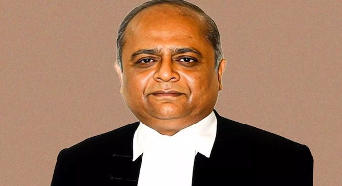 ജസ്റ്റിസ് വിപുല് എം.പഞ്ചോലി സുപ്രിംകോടതി ജഡ്ജിയായി ചുമതലയേറ്റു ജസ്റ്റിസ് വിപുല് എം.പഞ്ചോലി സുപ്രിംകോടതി ജഡ്ജിയായി ചുമതലയേറ്റു