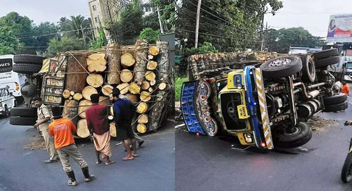 തിരുവല്ല മഴുവങ്ങാട് ചിറയിൽ തടി കയറ്റി വന്ന ലോറി നിയന്ത്രണം വിട്ടു മറിഞ്ഞു തിരുവല്ല മഴുവങ്ങാട് ചിറയിൽ തടി കയറ്റി വന്ന ലോറി നിയന്ത്രണം വിട്ടു മറിഞ്ഞു
