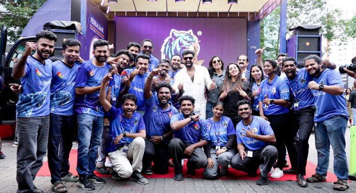 കൊച്ചിയുടെ നീലക്കടുവകളെ നെഞ്ചിലേറ്റി ഇൻഫോപാർക്ക് ; ജില്ലയിലെ കെസിഎൽ കാൻ്റർവാൻ പര്യടനത്തിന് സമാപനം കൊച്ചിയുടെ നീലക്കടുവകളെ നെഞ്ചിലേറ്റി ഇൻഫോപാർക്ക് ; ജില്ലയിലെ കെസിഎൽ കാൻ്റർവാൻ പര്യടനത്തിന് സമാപനം