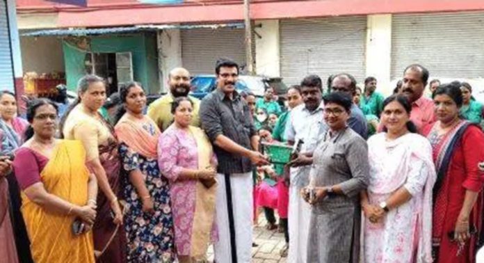 അടൂർ നഗരസഭയിൽ ഇ – മാലിന്യ ശേഖരണം തുടങ്ങി അടൂർ നഗരസഭയിൽ ഇ – മാലിന്യ ശേഖരണം തുടങ്ങി