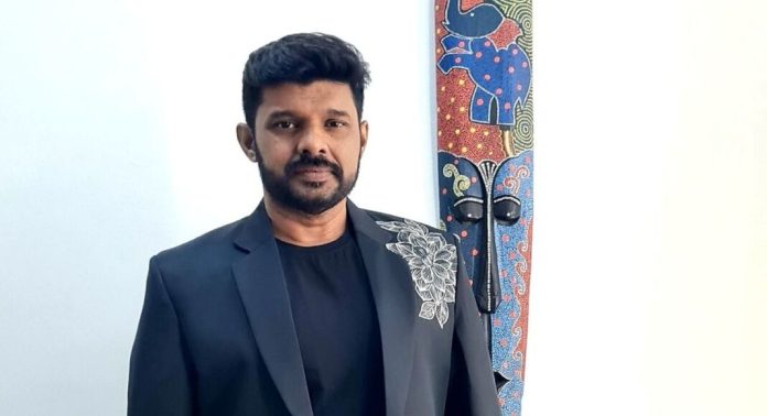 ഹോട്ടലിൽ മരിച്ച നിലയിൽ കണ്ടെത്തിയ നടൻ നവാസിന്റെ പോസ്റ്റ്മോർട്ടം ആരംഭിച്ചു ഹോട്ടലിൽ മരിച്ച നിലയിൽ കണ്ടെത്തിയ നടൻ നവാസിന്റെ പോസ്റ്റ്മോർട്ടം ആരംഭിച്ചു