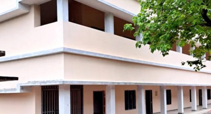 മാങ്കോട് ഗവ. ഹൈസ്കൂളിന് 1.37 കോടി ചെലവിൽ ഇരുനില കെട്ടിടം പൂർത്തിയായി മാങ്കോട് ഗവ. ഹൈസ്കൂളിന് 1.37 കോടി ചെലവിൽ ഇരുനില കെട്ടിടം പൂർത്തിയായി