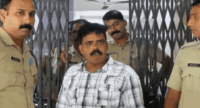 പീഡന പരാതിയില് യൂട്യൂബര് സുബൈർ ബാപ്പുവിനെ പോലീസ് അറസ്റ്റ് ചെയ്തു പീഡന പരാതിയില് യൂട്യൂബര് സുബൈർ ബാപ്പുവിനെ പോലീസ് അറസ്റ്റ് ചെയ്തു