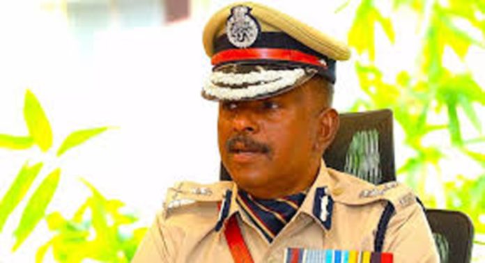 എഡിജിപി എം ആർ അജിത് കുമാറിന്റെ ശബരിമല ട്രാക്ടർ യാത്ര ; താക്കീതുമായി ഹൈക്കോടതി എഡിജിപി എം ആർ അജിത് കുമാറിന്റെ ശബരിമല ട്രാക്ടർ യാത്ര ; താക്കീതുമായി ഹൈക്കോടതി