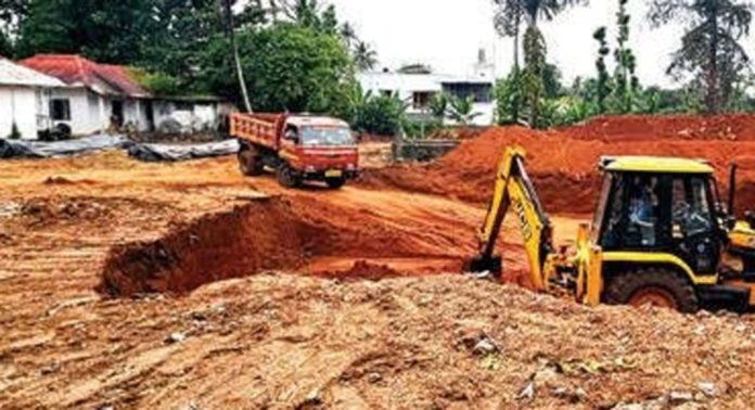അടൂർ പോലീസ് ക്വാർട്ടേഴ്സുകൾ പൊളിച്ചിടത്ത് പുതിയ ഫ്ലാറ്റിന്റെ പണികൾ ആരംഭിച്ചു അടൂർ പോലീസ് ക്വാർട്ടേഴ്സുകൾ പൊളിച്ചിടത്ത് പുതിയ ഫ്ലാറ്റിന്റെ പണികൾ ആരംഭിച്ചു
