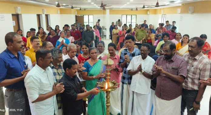 ജില്ലാതല ഊരുസംഗമം റാന്നി ബ്ലോക്ക് പഞ്ചായത്ത് കോണ്ഫറന്സ് ഹാളില് അഡ്വ. പ്രമോദ് നാരായണ് എംഎല്എ ഉദ്ഘാടനം ചെയ്തു ജില്ലാതല ഊരുസംഗമം റാന്നി ബ്ലോക്ക് പഞ്ചായത്ത് കോണ്ഫറന്സ് ഹാളില് അഡ്വ. പ്രമോദ് നാരായണ് എംഎല്എ ഉദ്ഘാടനം ചെയ്തു