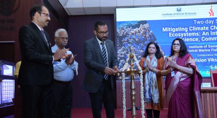 കാലാവസ്ഥാ വ്യതിയാനം സമുദ്രമത്സ്യ മേഖലയെ ഗുരുതരമായി ബാധിക്കുന്നു ; മുന്നറിയിപ്പുമായി വിദഗ്ധർ കാലാവസ്ഥാ വ്യതിയാനം സമുദ്രമത്സ്യ മേഖലയെ ഗുരുതരമായി ബാധിക്കുന്നു ; മുന്നറിയിപ്പുമായി വിദഗ്ധർ