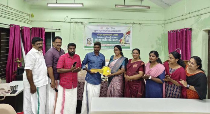 വീടുകളുടെ താക്കോല് വിതരണം നടത്തി വീടുകളുടെ താക്കോല് വിതരണം നടത്തി