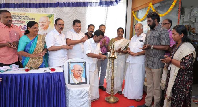 ‘എനിക്കും വേണം ഖാദി’ ; ഓണം ഖാദി മേള സെപ്തംബര് നാലുവരെ – ജില്ലാതല ഉദ്ഘാടനം റാന്നി പ്രമോദ് നാരായണ് എംഎല്എ നിര്വഹിച്ചു ‘എനിക്കും വേണം ഖാദി’ ; ഓണം ഖാദി മേള സെപ്തംബര് നാലുവരെ – ജില്ലാതല ഉദ്ഘാടനം റാന്നി പ്രമോദ് നാരായണ് എംഎല്എ നിര്വഹിച്ചു