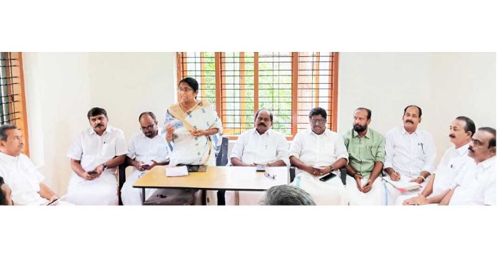 വോട്ടര് പട്ടികയിലെ ക്രമക്കേട് സര്ക്കാരിന്റെ ഒത്താശയോടെ : അഡ്വ. ഷാനിമോള് ഉസ്മാന് വോട്ടര് പട്ടികയിലെ ക്രമക്കേട് സര്ക്കാരിന്റെ ഒത്താശയോടെ : അഡ്വ. ഷാനിമോള് ഉസ്മാന്