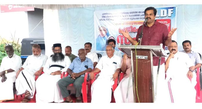 എൽഡിഎഫ് കോന്നി ചന്ത മൈതാനിയിൽ പ്രതിഷേധ സംഗമം നടത്തി എൽഡിഎഫ് കോന്നി ചന്ത മൈതാനിയിൽ പ്രതിഷേധ സംഗമം നടത്തി