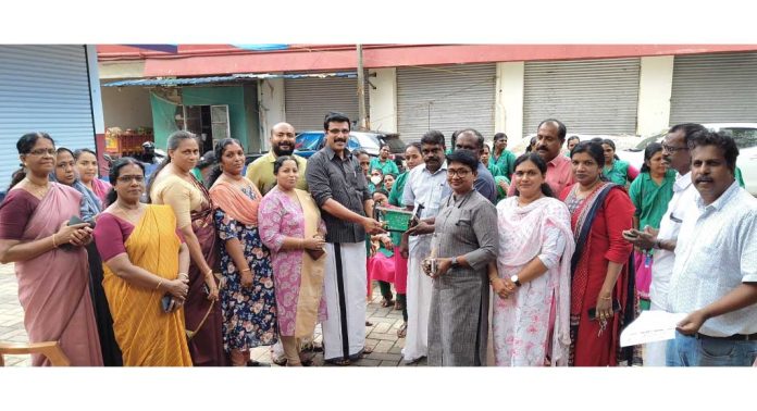 അടൂർ നഗരസഭയിൽ ഇ- മാലിന്യ ശേഖരണം അടൂർ നഗരസഭയിൽ ഇ- മാലിന്യ ശേഖരണം