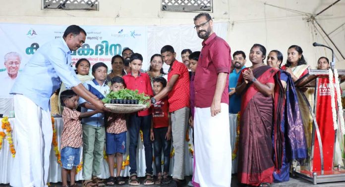 മണ്ണറിവുമായി ഇരവിപേരൂര് ഗ്രാമപഞ്ചായത്ത് മണ്ണറിവുമായി ഇരവിപേരൂര് ഗ്രാമപഞ്ചായത്ത്