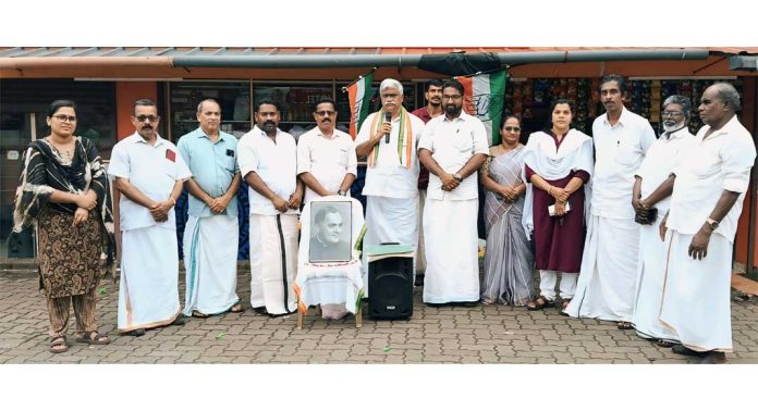 കോൺഗ്രസ് പഴവങ്ങാടി ടൗൺ മണ്ഡലം കമ്മിറ്റി രാജീവ് ഗാന്ധി ജന്മദിനാചരണം സംഘടിപ്പിച്ചു കോൺഗ്രസ് പഴവങ്ങാടി ടൗൺ മണ്ഡലം കമ്മിറ്റി രാജീവ് ഗാന്ധി ജന്മദിനാചരണം സംഘടിപ്പിച്ചു