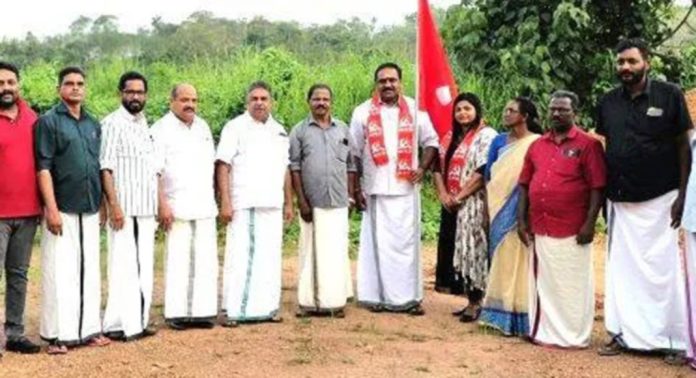 ഹിന്ദു ഐക്യവേദി മുൻ ജില്ലാ സെക്രട്ടറി സി.പി.എമ്മിൽ ചേർന്നു ഹിന്ദു ഐക്യവേദി മുൻ ജില്ലാ സെക്രട്ടറി സി.പി.എമ്മിൽ ചേർന്നു