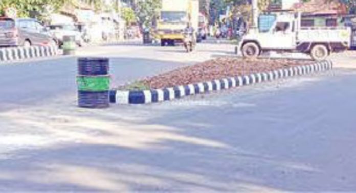 ചെങ്ങന്നൂർ മുണ്ടൻകാവ് ജംഗ്ഷനില് ഒരു ഡിവൈഡർകൂടി നിർമിച്ചു ചെങ്ങന്നൂർ മുണ്ടൻകാവ് ജംഗ്ഷനില് ഒരു ഡിവൈഡർകൂടി നിർമിച്ചു