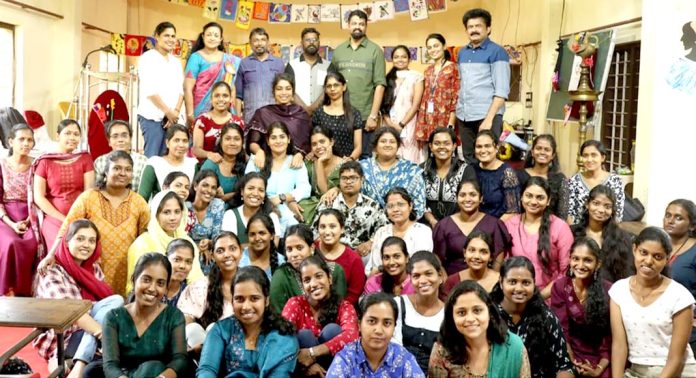 ചേര്ത്തല ബി.എഡ്. കോളേജിലെ ചലച്ചിത്രകലാ പരിശീലനം സമാപിച്ചു ചേര്ത്തല ബി.എഡ്. കോളേജിലെ ചലച്ചിത്രകലാ പരിശീലനം സമാപിച്ചു