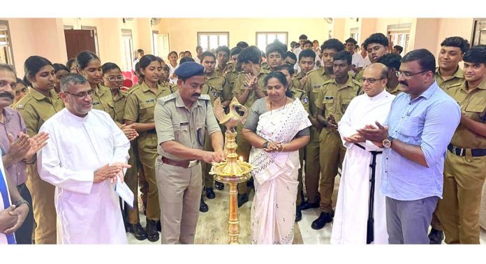 പത്തനംതിട്ട മാർത്തോമ്മ ഹയർ സെക്കണ്ടറി സ്കൂളിലെ എസ് പി സി യൂണിറ്റിൻ്റെ മൂന്ന് ദിവസത്തെ ഓണം ക്യാമ്പ്- ശ്രാവണം 2025 ആരംഭിച്ചു പത്തനംതിട്ട മാർത്തോമ്മ ഹയർ സെക്കണ്ടറി സ്കൂളിലെ എസ് പി സി യൂണിറ്റിൻ്റെ മൂന്ന് ദിവസത്തെ ഓണം ക്യാമ്പ്- ശ്രാവണം 2025 ആരംഭിച്ചു