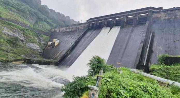 കക്കി – ആനത്തോട് ഡാമിന്റെ നാല് ഷട്ടറുകളും തുറന്നു കക്കി – ആനത്തോട് ഡാമിന്റെ നാല് ഷട്ടറുകളും തുറന്നു