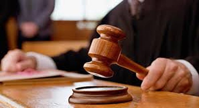 മദ്യം വാങ്ങിയതിന് പിന്നാലെയുണ്ടായ തർക്കത്തിനിടെ സുഹൃത്തിനെ കൊന്ന യുവാവിന് ജീവപര്യന്തം മദ്യം വാങ്ങിയതിന് പിന്നാലെയുണ്ടായ തർക്കത്തിനിടെ സുഹൃത്തിനെ കൊന്ന യുവാവിന് ജീവപര്യന്തം